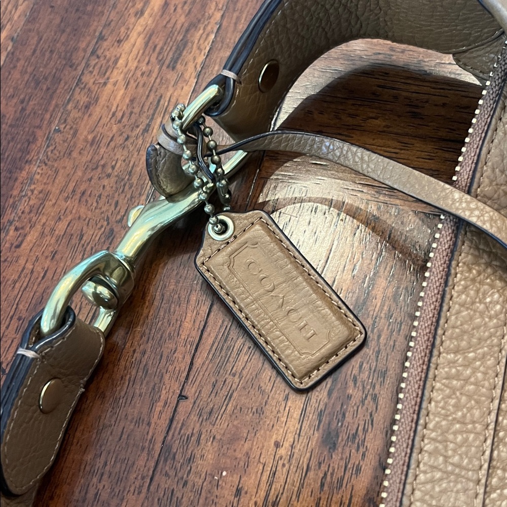 Coach Brown Leather Shoulder Bag - Picture 3 of 8